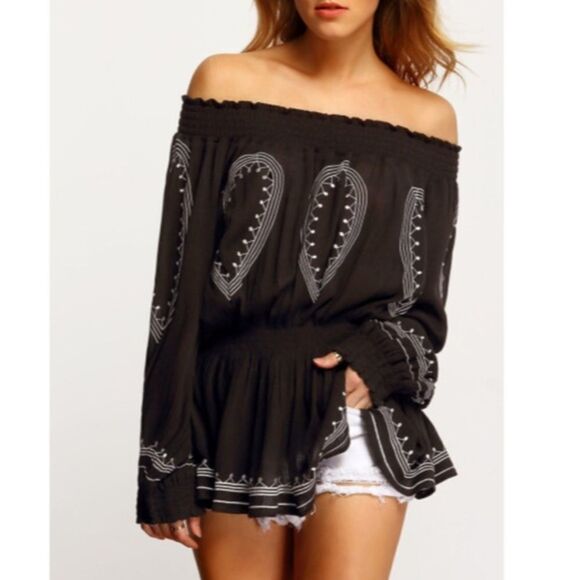 ✨HP✨Black Off the Shoulder Aztec Peplum Blouse✨ - Picture 1 of 4
